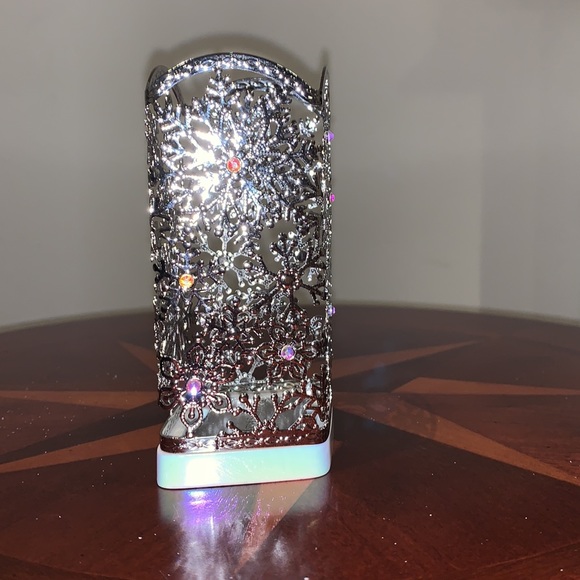 Bath & Body Works Beaded Snowflakes Sleeve Gentle Foaming Soap Holder - Picture 2 of 5